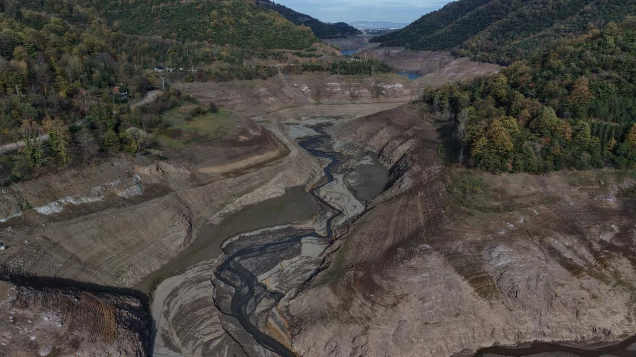 İstanbul'da Ekim Ayı yağışları beklenenin altında kaldı! Barajlardaki su seviyeleri endişe verici bir şekilde düşüyor