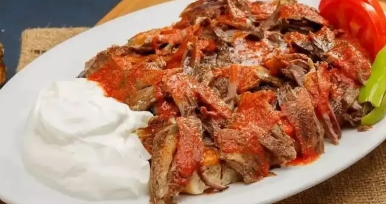 Evde döner nasıl yapılır? Viral olan kağıtta yaprak döner (ev yapımı iskender) tarifi!