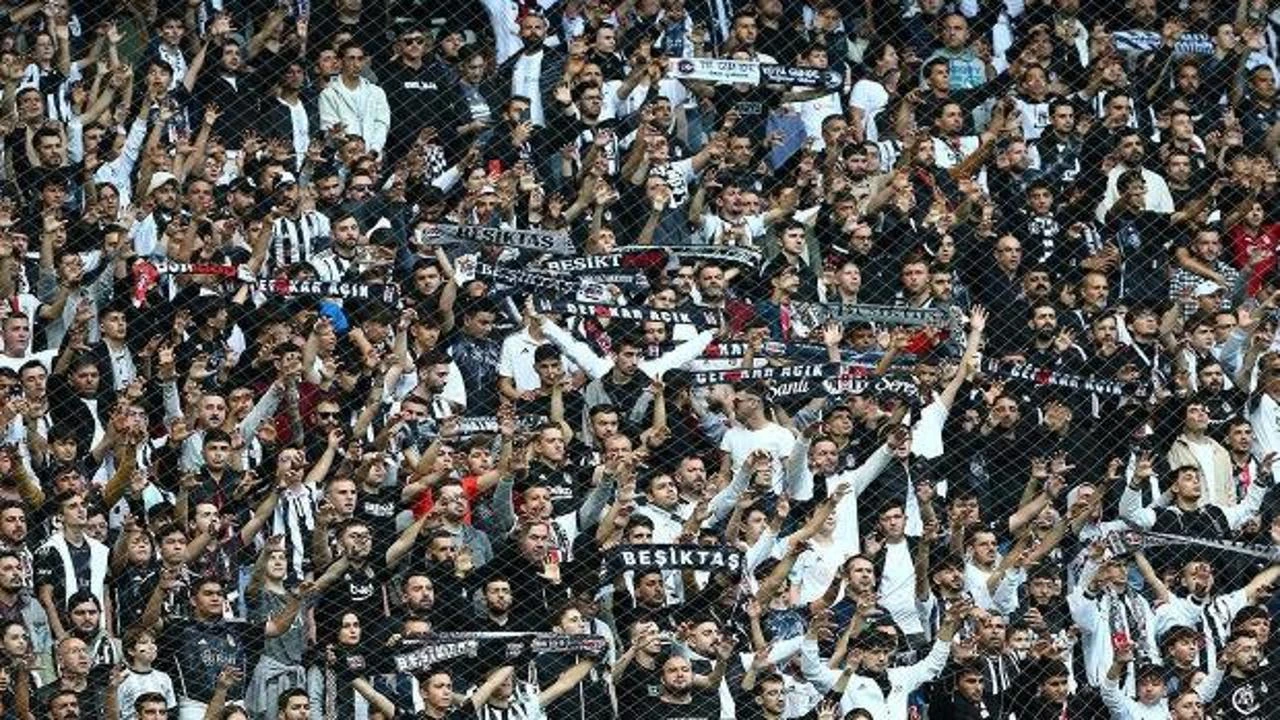 Fenerbahçe'nin eski hocası Beşiktaş'a doğru: Yardımcısı resmen açıkladı