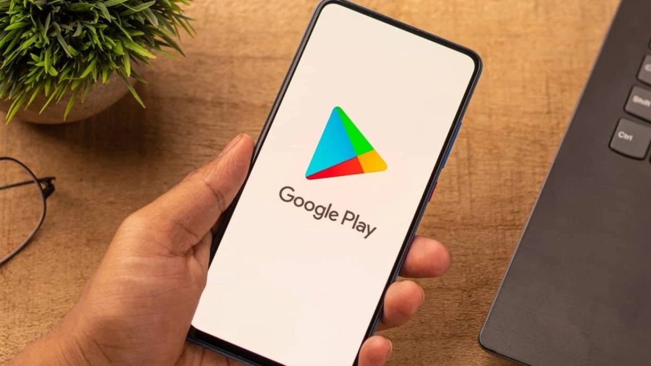 Google Play Store'da Yapay Zeka Destekli Yorum Özetleme Özelliği Devrede!