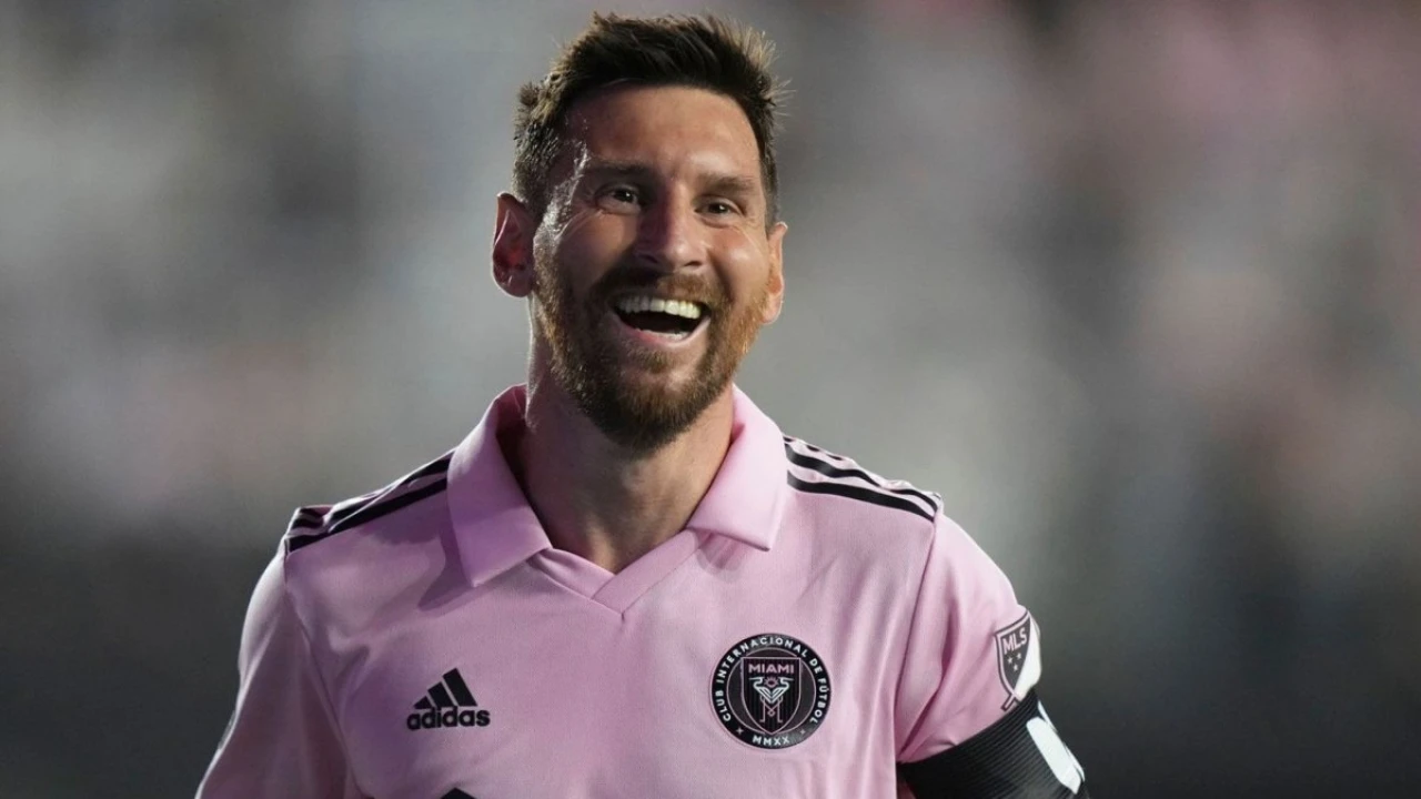 Futbol efsanesi Messi, kariyerindeki 47. kupayı müzesine götürdü!