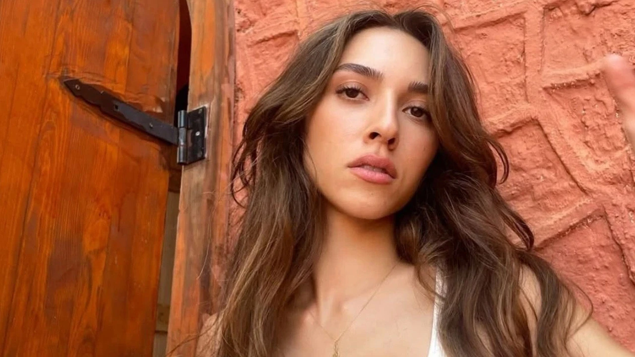 Kızılcık Şerbeti Salkım’ın Kızı Elif Kim? Zeynep Parla Kimdir, Kaç Yaşında? Zeynep Parla Hangi Dizilerde Oynadı?