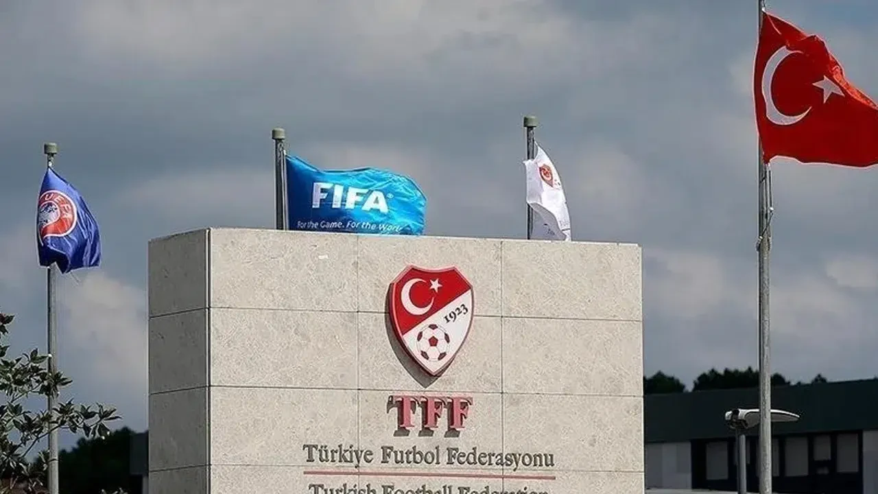 Türkiye Futbol Federasyonu'nun ek transfer talebi FIFA tarafından geri çevrildi: Alt liglerde yeni düzenlemeler yapıldı