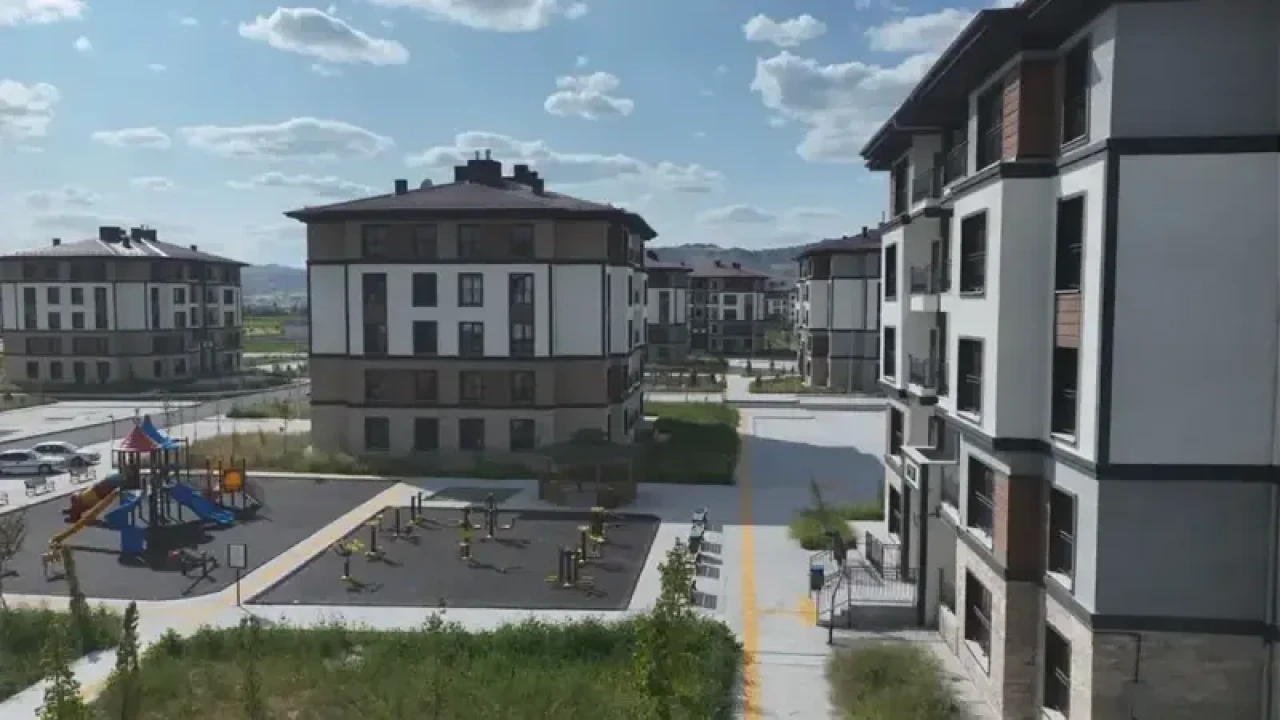 TOKİ'den 500 Bin TL'lik Sosyal Konut İçin Ödeme Koşulları Belli Oldu: İşte Peşinat, Vade ve Taksit Detayları!