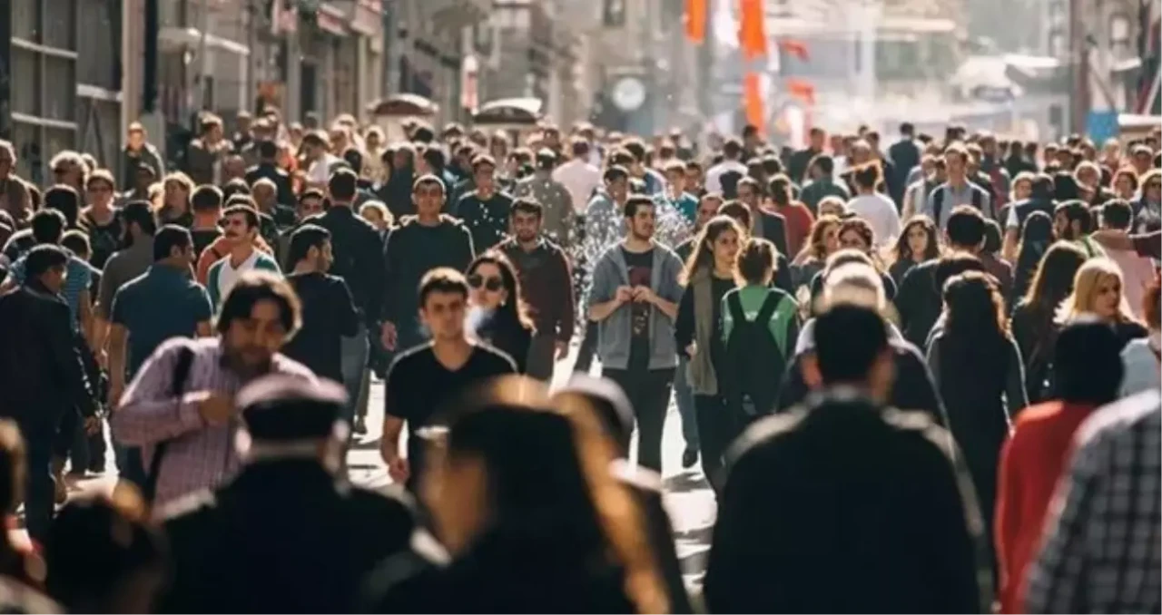 Türkiye'de Kadın ve Erkek Nüfusu Arasındaki Fark Giderek Azalıyor: TÜİK Son Verileri Yayınladı!