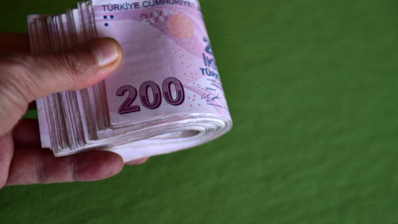 150 bin Türk Lirası tutarındaki kredinin 12 ay vadeli geri ödeme planı açıklandı