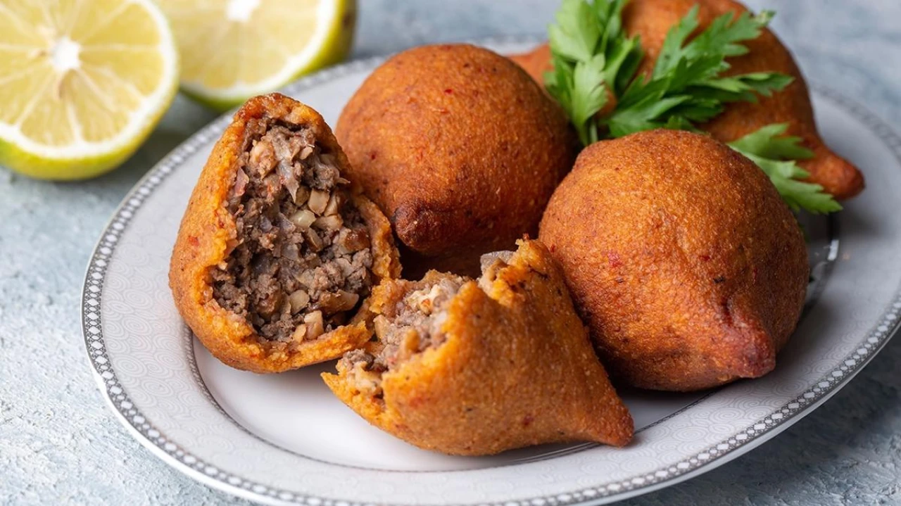 Usta Ellerden İçli Köfte Tarifi! Lezzetin Sırrı İrmikte Saklı
