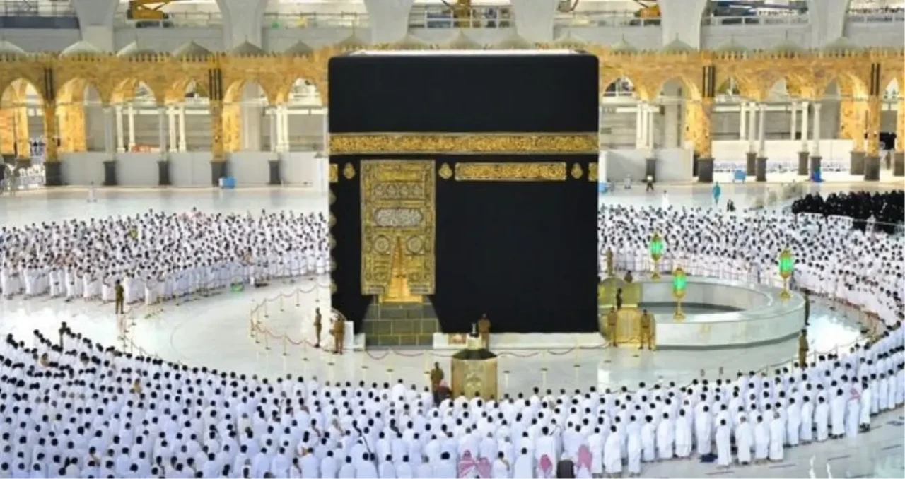 Kabe'de Telefon Kullanımı Yasaklandı, Ziyaretçiler Şaşkın!