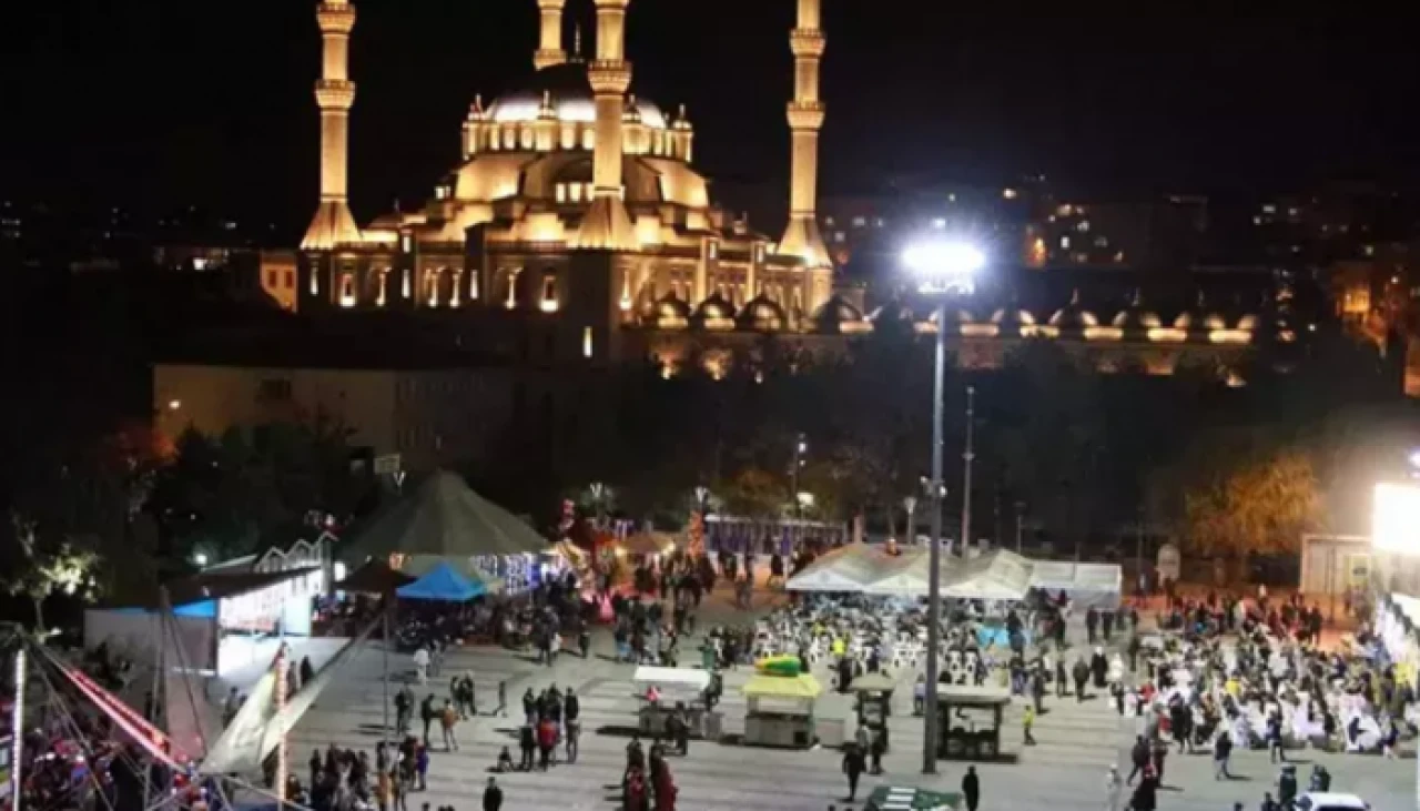 2025 Ramazan Ayı 1 Mart'ta Başlıyor ve 29 Mart'ta Sona Eriyor! - Dini Günler Takvimi