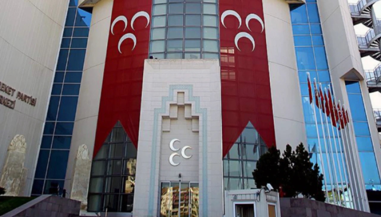 Bahçeli'den Özgür Özel'e uyarı: Partinde otur