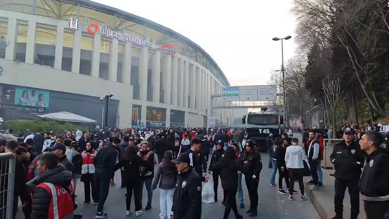 Derbi öncesi Dolmabahçe'de TOMA'lı önlem