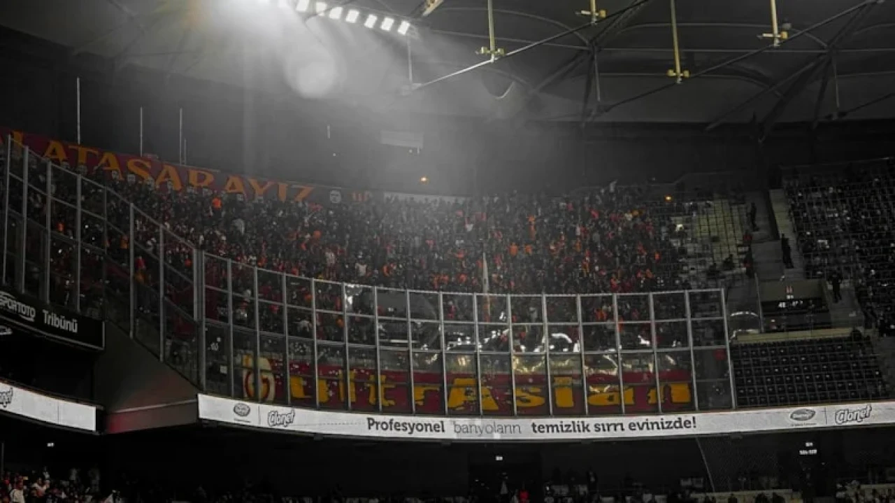 Galatasaray deplasman tribününde 'emniyet dışarı' tepkisi