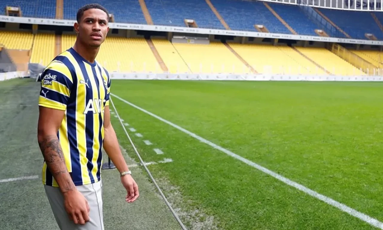 Fenerbahçe'de dikkat çeken Oosterwolde gelişmesi! Takımdan ayrılıyor mu?