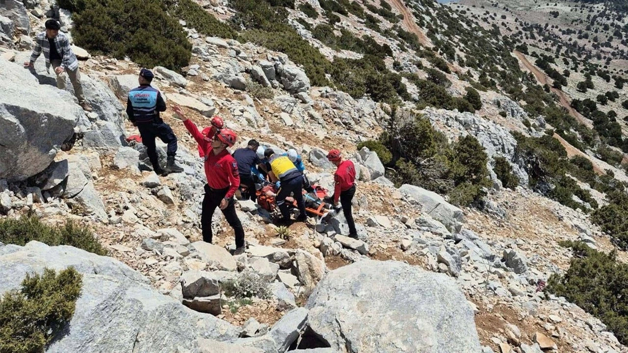 Muğla'da paraşüt kayalıklara düştü: 2 ölü