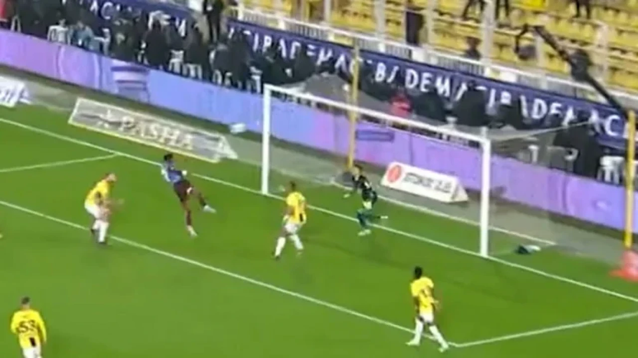 Fenerbahçe Trabzonspor maçına damga vuran 2 pozisyon