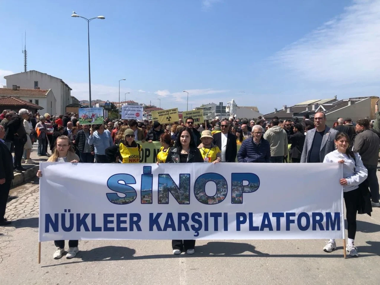 Sinoplular sokakları doldurdu: Nükleer ihtiyaç değil, siyasi tercih