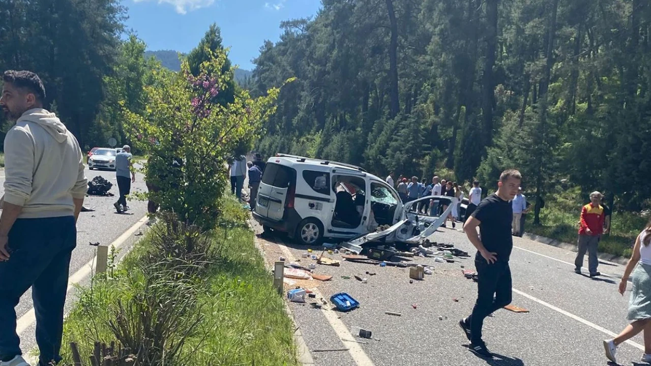 Marmaris'te 4 araç zincirleme kazaya karıştı; 1 ölü, 4 yaralı