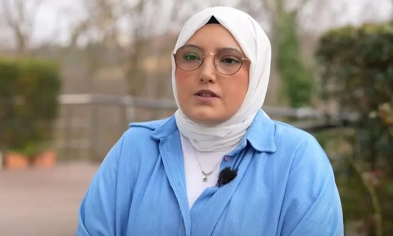 "Yemekteyiz'in Yıldız Aykın'ın Yaşı ve Mesleği Merak Konusu!"