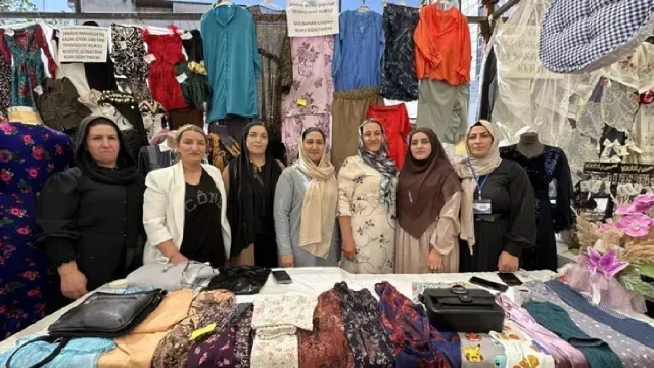 Atık ürünlerden üretiliyor, tamamen kadınların elinden çıkıyor! Hem kadınlar hem doğa kazanıyor