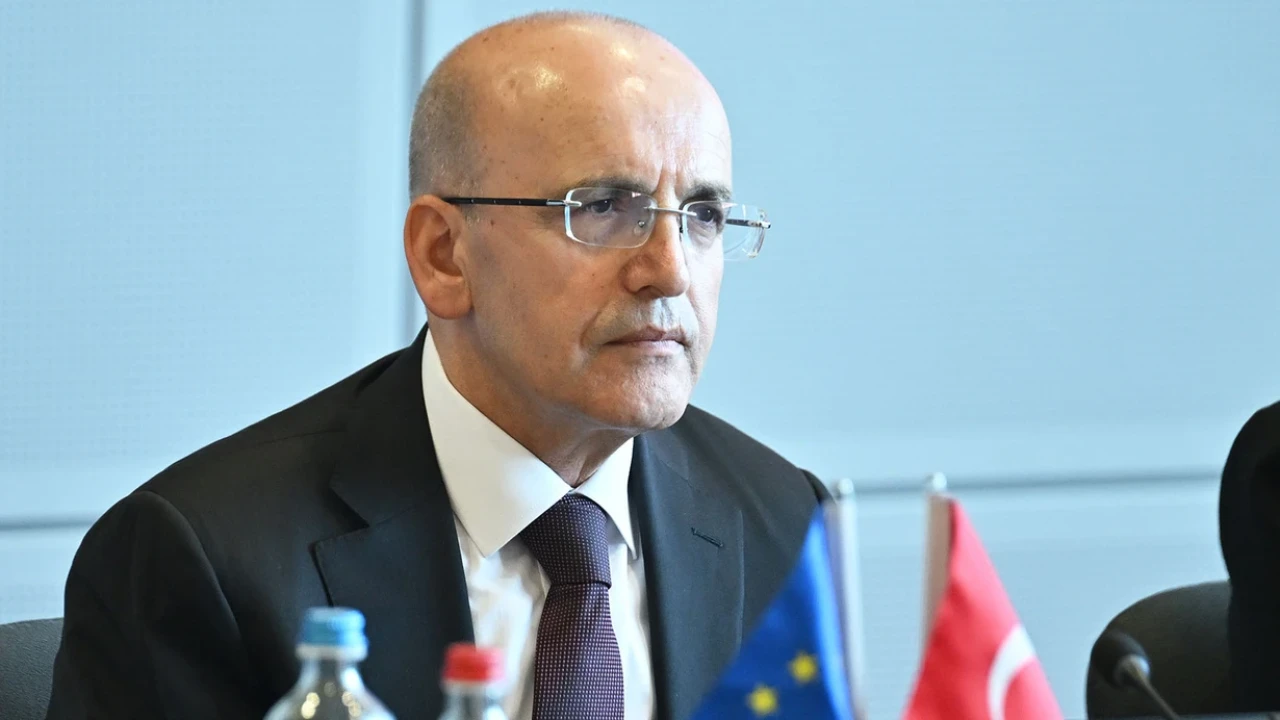 Türkiye, AB ile vizesiz seyahat anlaşmasına mı gidiyor? Bakan Şimşek açıkladı