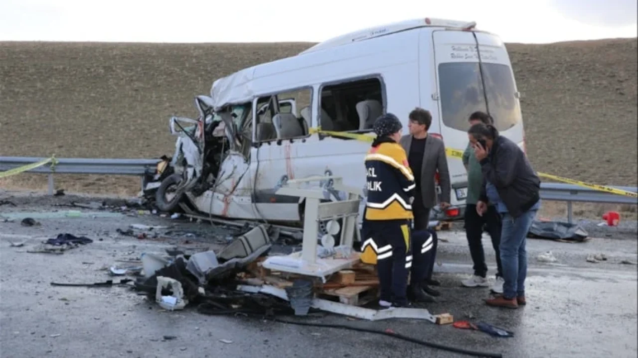 Van'daki feci kazada can kaybı yükseldi