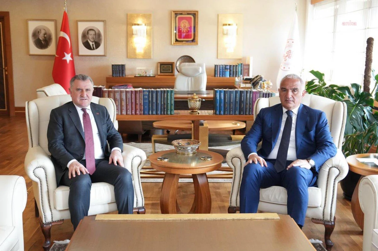 Bakan Nuri Ersoy, Bakan Aşkın Bak’ı makamında ağırladı