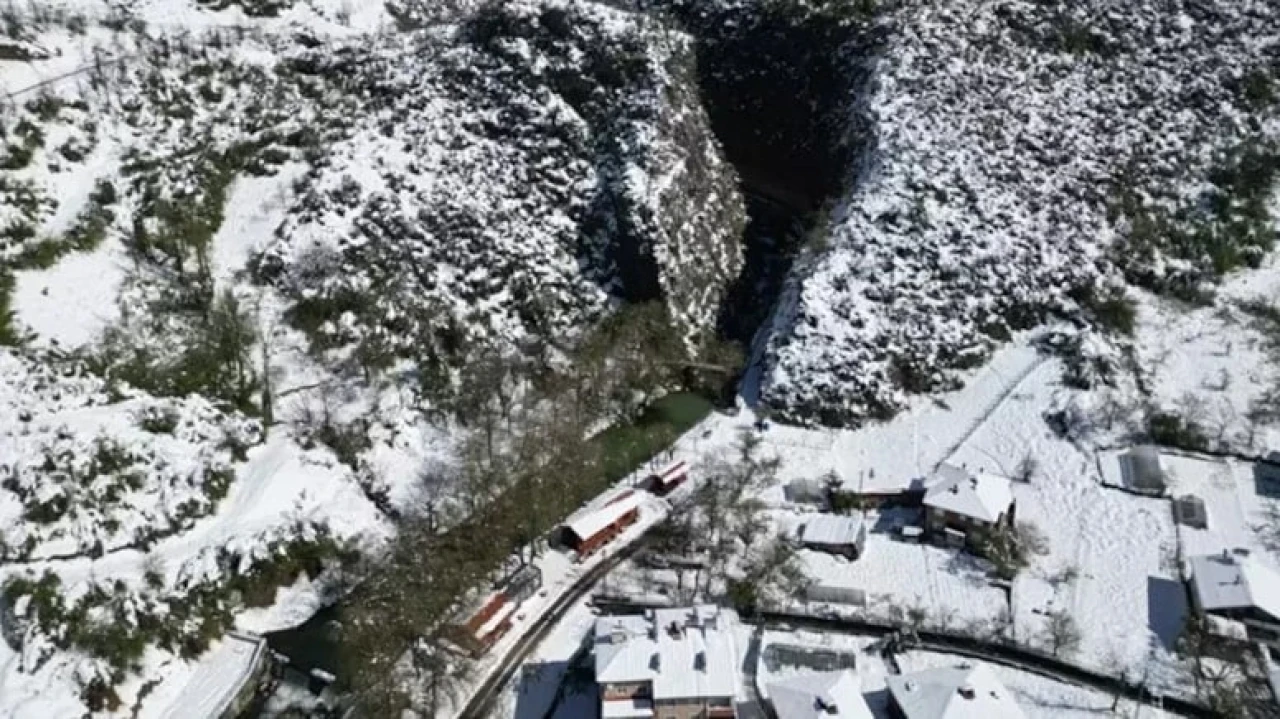 'Aşk acısını dindiren şelale' görenleri büyüledi