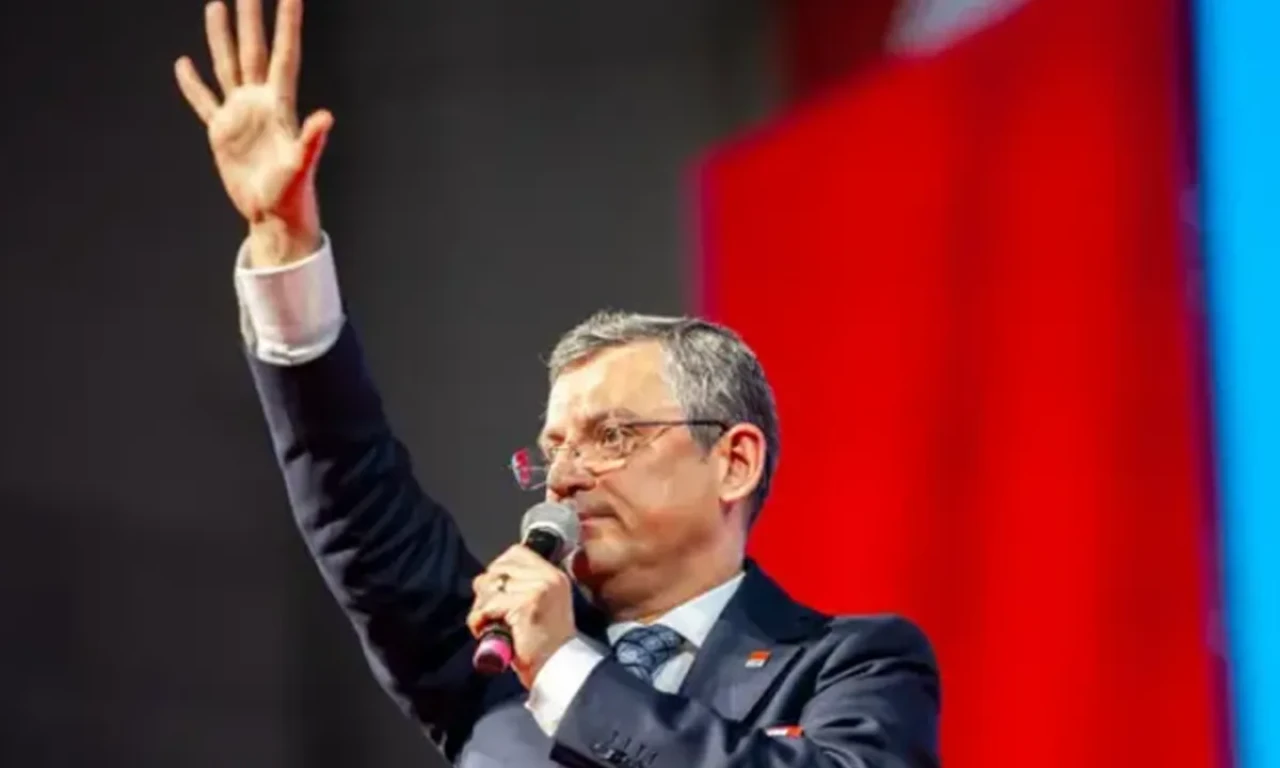 Özgür Özel Avrupa'ya ağlamaya devam ediyor: Bu kez Fransızlara konuştu! Destekler yetersiz!