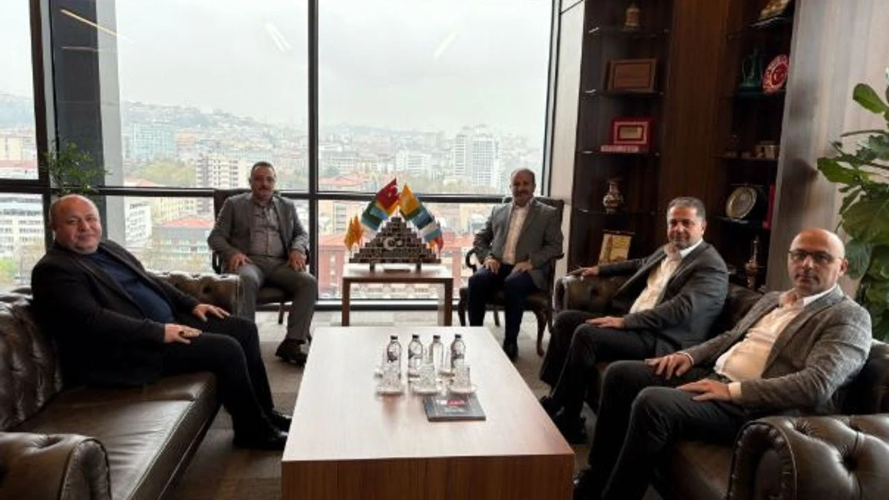 Türk İlaç ve Tıbbi Cihaz Kurumu (TİMBİR) ile Beslenme ve Hareketli Hayat Birliği (BHA) yetkilileri, Sağlık-Sen'i ziyaret etti