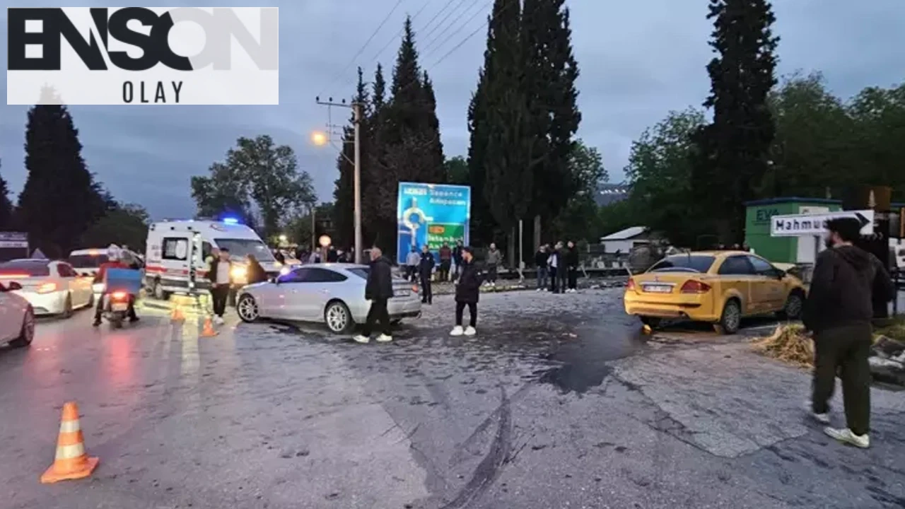Sapanca'da Taksi ile Otomobil Çarpıştı: 6 Yaralı var, Trafikte Yoğunluk Oluştu