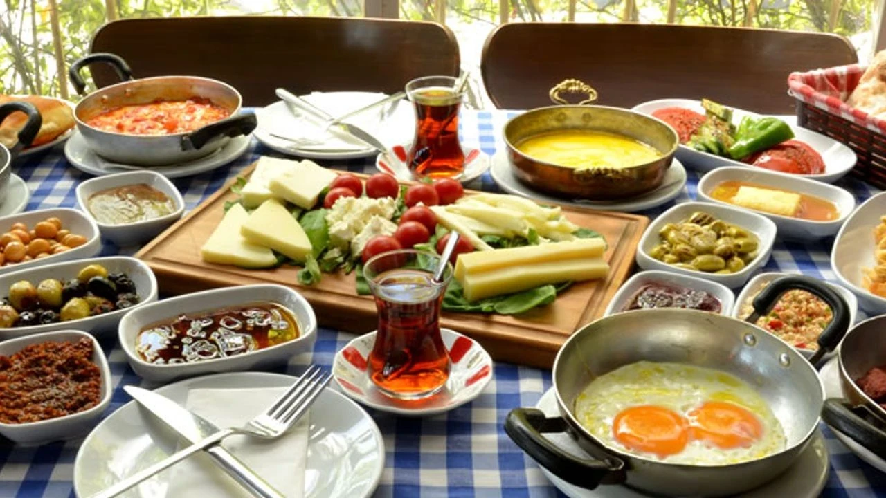 Kahvaltının Rüya Sırları: Ruh Halinizi ve Beklentilerinizi Yansıtan Gizemli Mesajlar