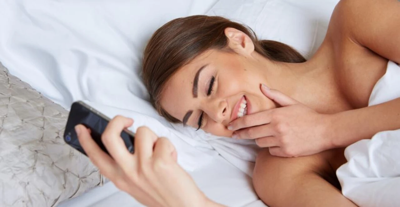 Sexting Başlatma Cümleleri 101: Yeni Başlayanlar İçin Erotik Mesajlaşma Rehberi