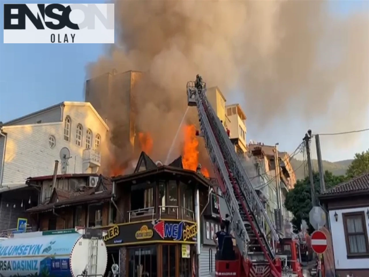 Bursa'da Lokanta Yangınında Bitişik İş Yerlerine Sıçrayan Alevler Kontrol Altında!