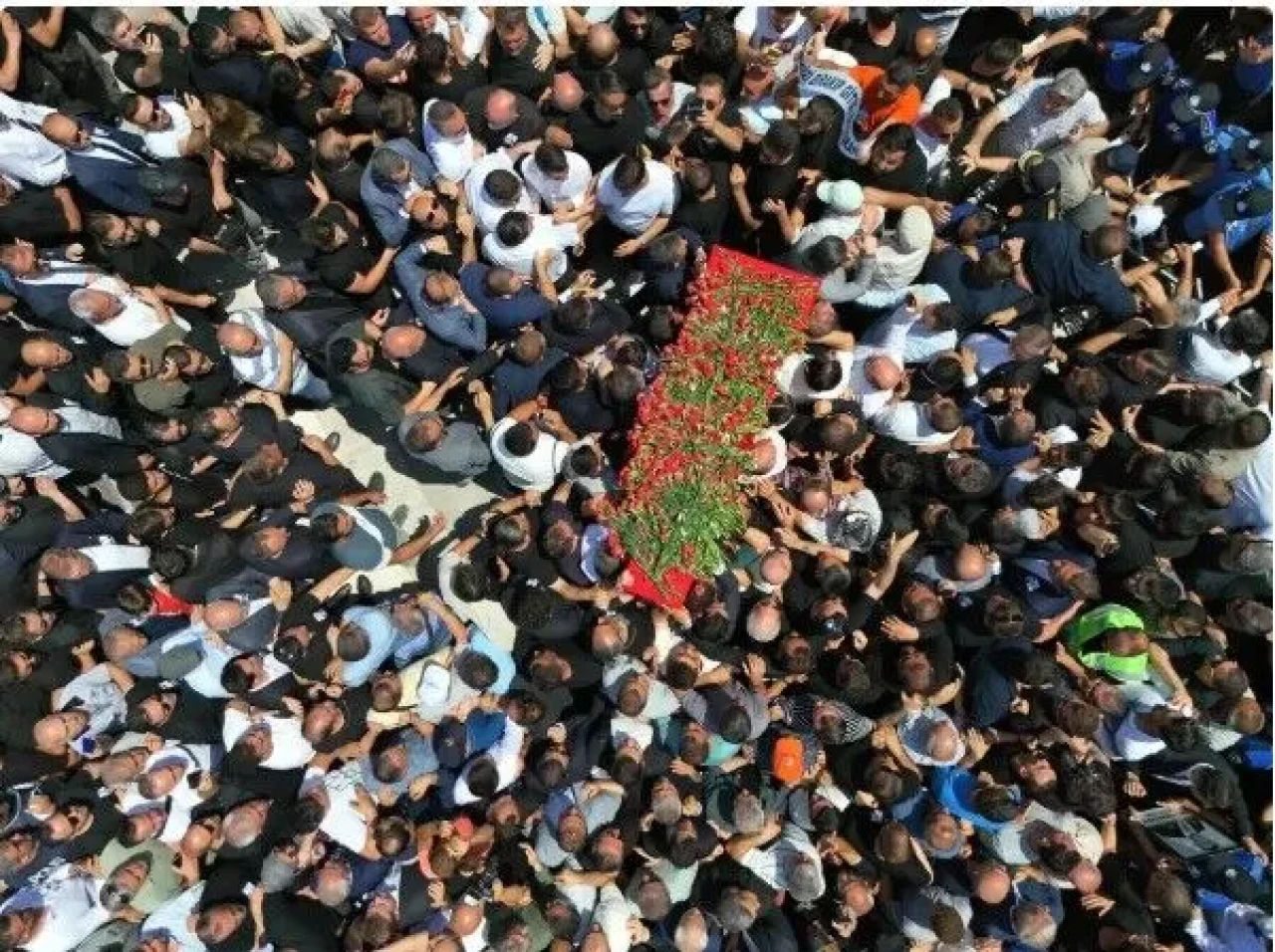 CHP Genel Başkanı Özgür Özel, Zeyrek'in yanında son ana dek yer aldı