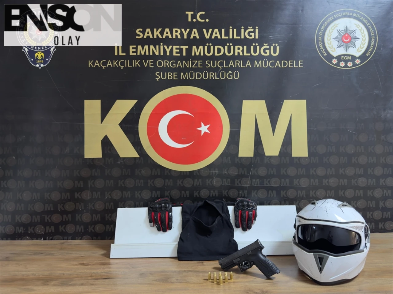 Sakarya'da iş yerine silahlı saldırıya karışan gençler tutuklandı, İstanbul'da da benzer olayları gerçekleştirdikleri tespit edildi.