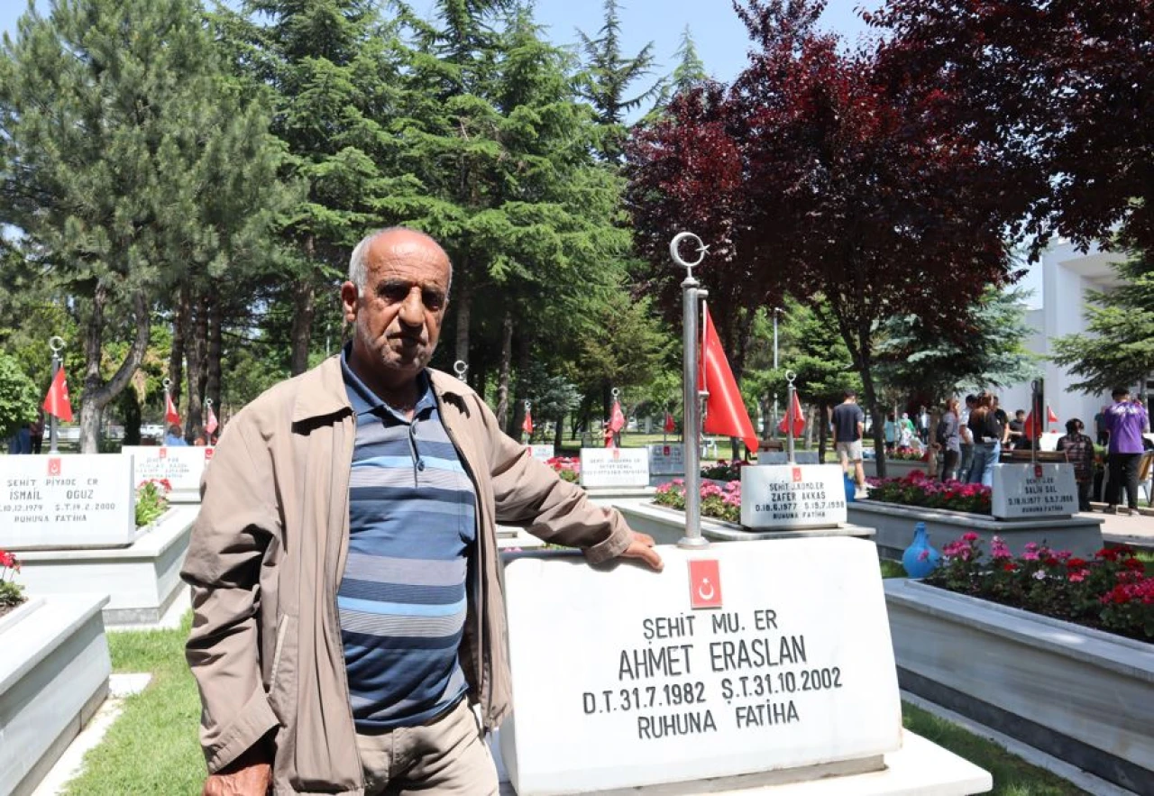 Kayseri’de arife günü şehitlik ve mezarlıklarda ziyaretçi yoğunluğu
