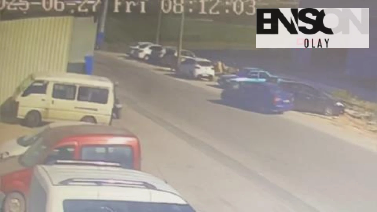 İnegöl'de Motosikletin Otomobile Çarpması Kamerada! Yaralanan Sürücü Hastanede, Soruşturma Başlatıldı.