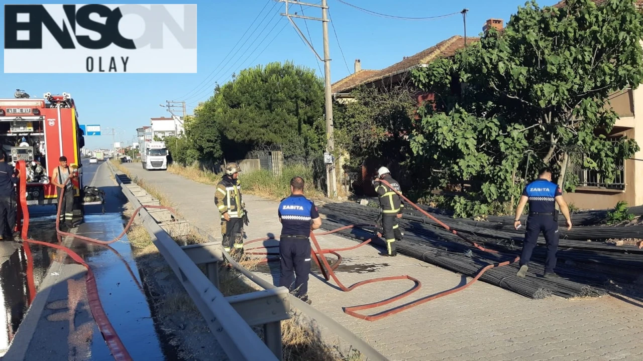 Kocaeli'de Metruk Bina Alev Alev! Eski Eşyalar Ateşe Verildi, İki Kişi Kaçarak Kurtuldu.
