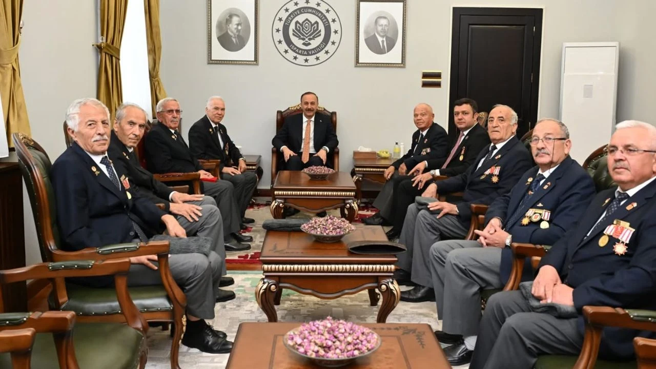 Isparta Valisi Abdullah Erin Gazileri Kabul Etti ve Onlara Plaket Verdi