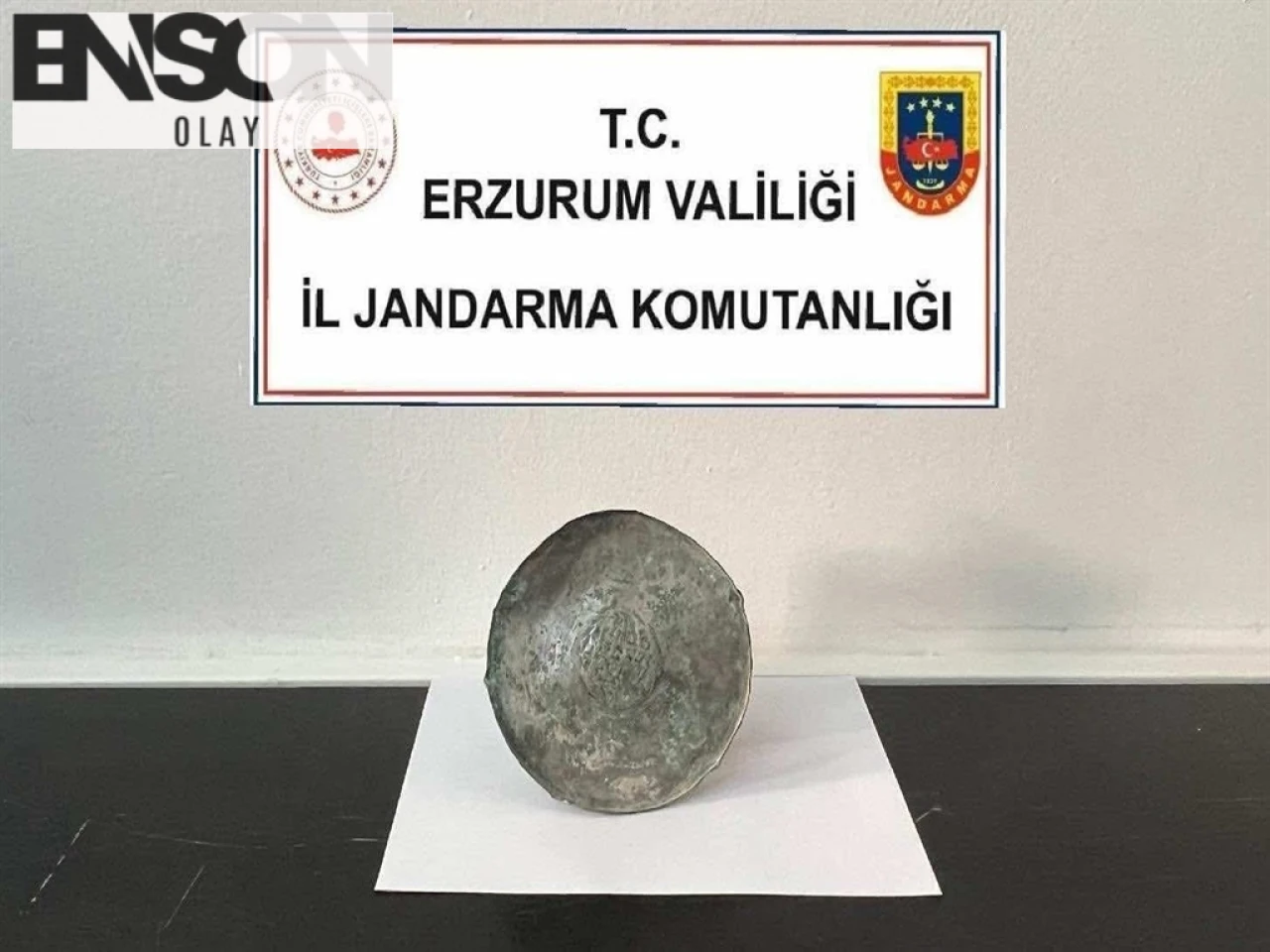 Erzurum'da Piknik Yapan Kişi Tarafından Bulunan Bronz Disk, Bizans Dönemine Ait Olabilir.