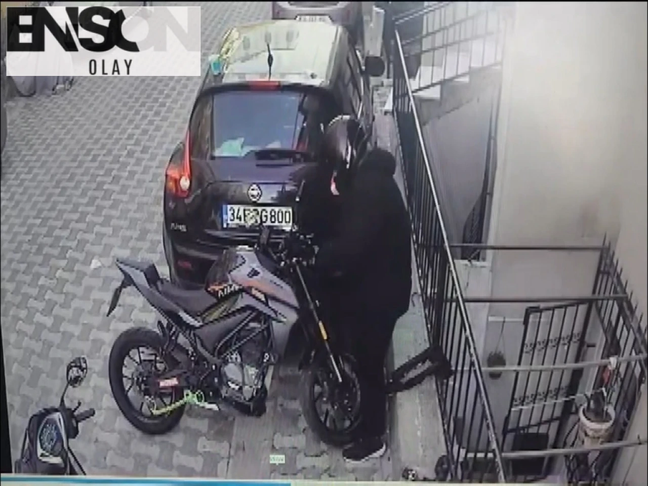 İstanbul'da Motosiklet Hırsızlığı Yapan Şüpheliler Polis Tarafından Yakalandı ve Tutuklandı