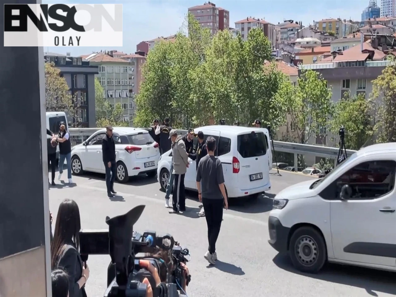 Şişli'de eski eşini sokak ortasında vuran sanıkların duruşması ertelendi.
