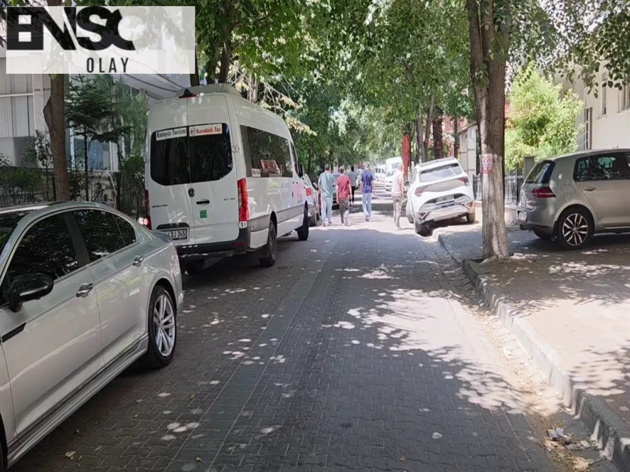 Avcılar'da yaşanan silahlı saldırı sonucu iki kişi yaralandı, saldırgan gözaltına alındı.