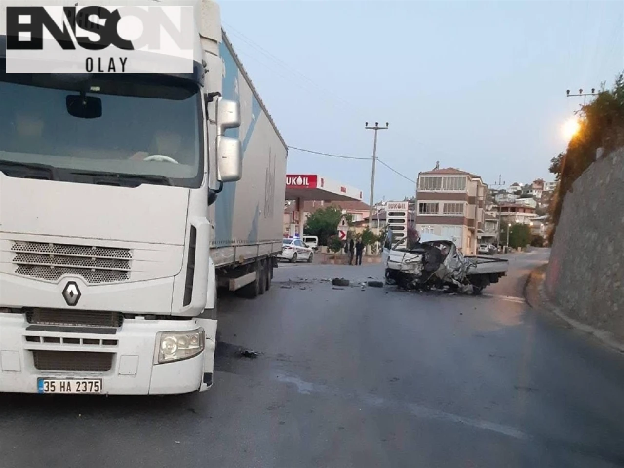 Bursa'nın İznik ilçesinde TIR ile kamyonet çarpıştı: Sürücü ağır yaralı!