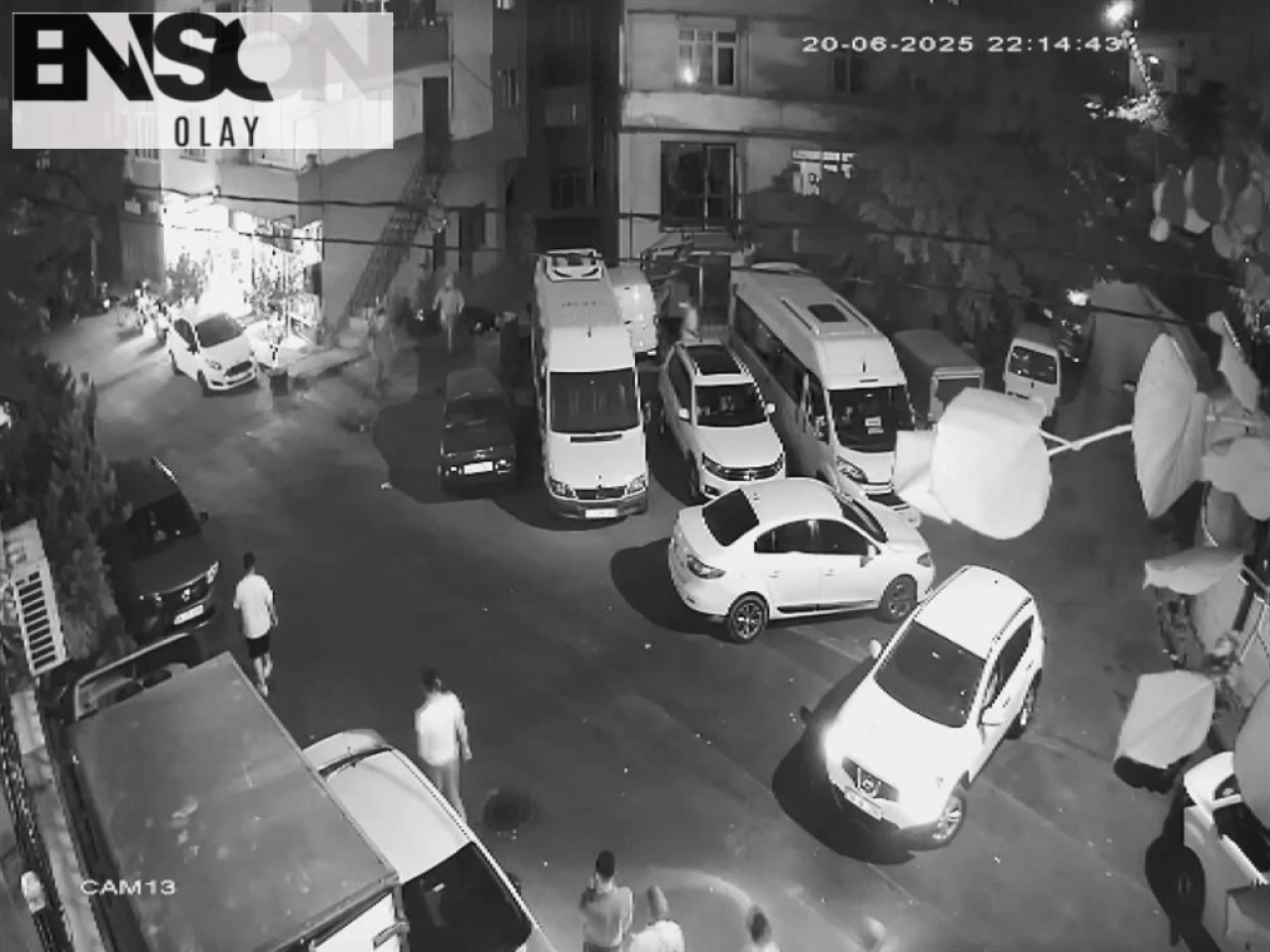 Şişli'de Vertigo Hastası Baba ve Eşi Sokak Ortasında Darbedildi, Güvenlik Kamerası Olayı Kaydetti