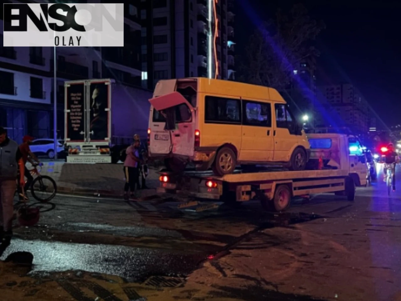 Kocasinan'da Minibüs ile Otomobil Çarpıştı: 9 Yaralı Hastaneye Kaldırıldı