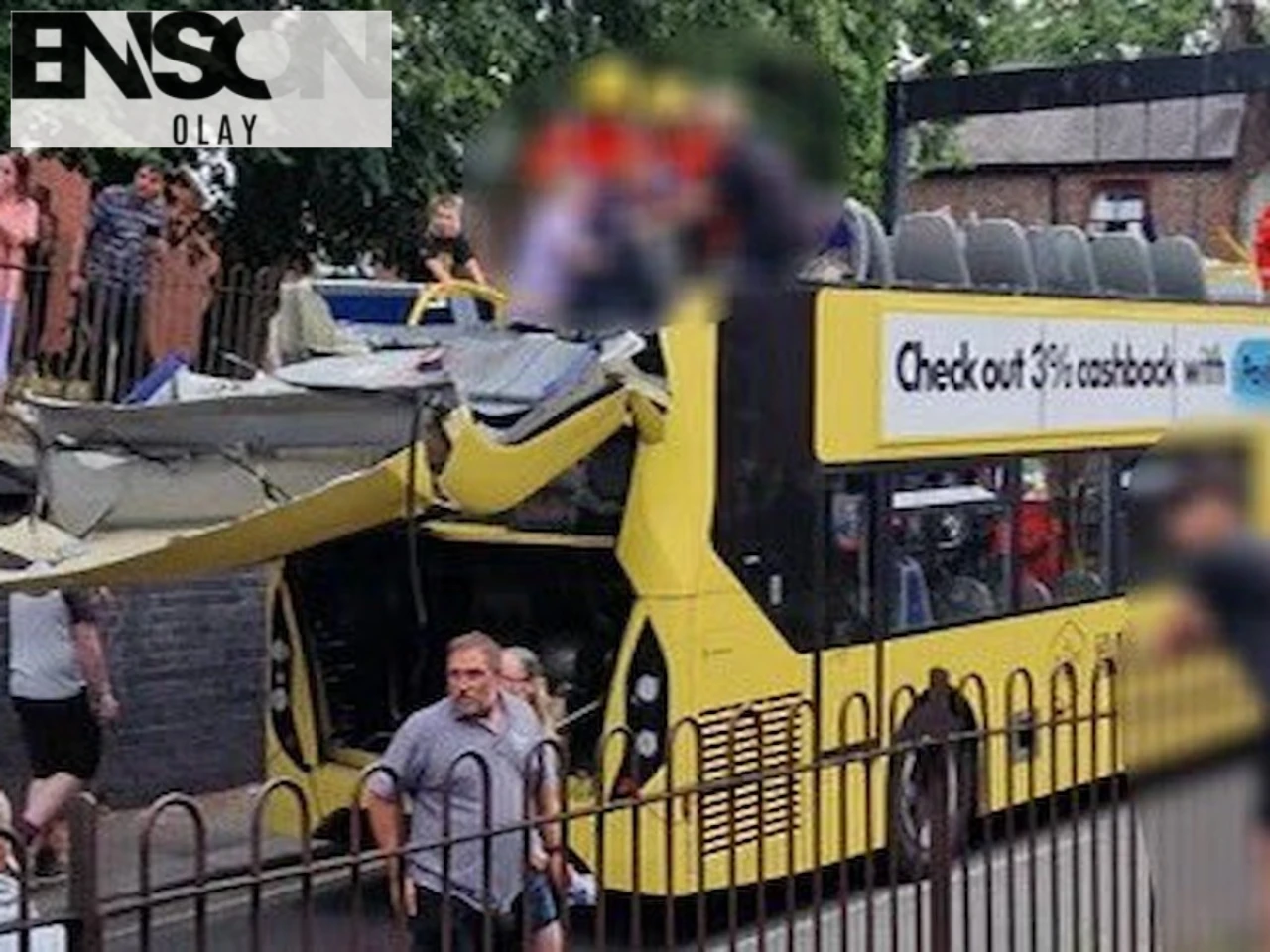 Salford'da Otobüs Kazası: Yolcular Yaralandı, Sürücü Gözaltında