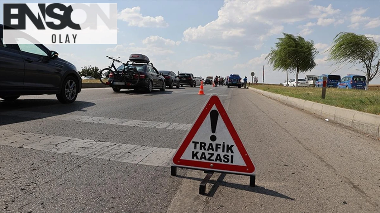 Tır ile işçi servisi çarpıştı: Yaralılar hastaneye kaldırıldı, polis inceleme başlattı.