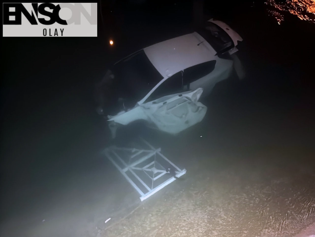 Otomobil Korkulukları Aşarak Kanala Uçtu, 3 Yaralı Hastaneye Kaldırıldı