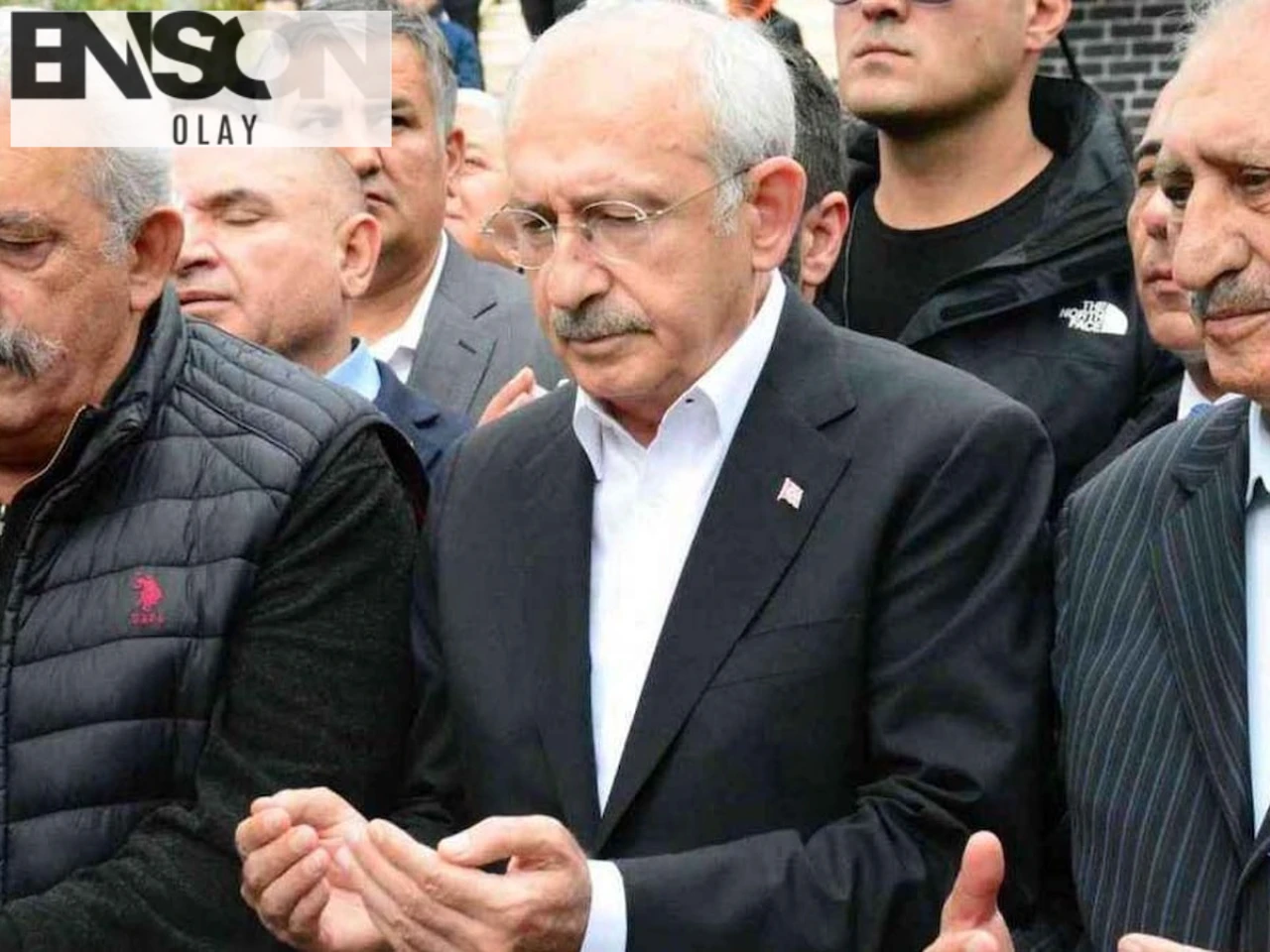 CHP eski Genel Başkanı Kemal Kılıçdaroğlu'nun ikiz kardeşi Adil Kılıçdaroğlu hayatını kaybetti, Balıkesir'de aidat tartışması sonucu kalp krizi geçirdi.